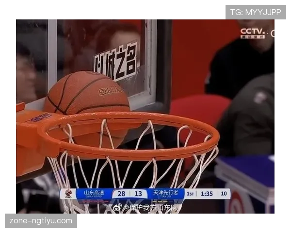 篮球规则解析:球卡在篮筐上应该怎么判?